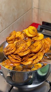 Super market standard crunchy plantain chips recipe. #plantainlovers #plantainchips #fblifestyletyle #foodblogger #recipe #recipeoftheday | The Brown Chic