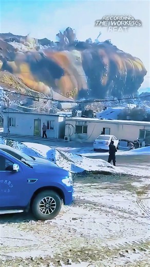 화약 없이 거대한 암반을 순식간에 쪼개는 첨단 발파 프로세스 #worker #process #demolition #technology #heavyequipment