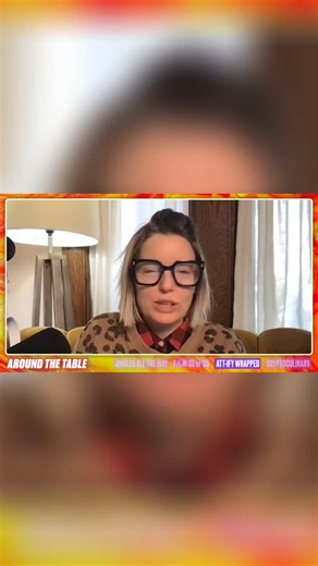 Aarti Sequeira on Instagram: "Show of hands: eating in the car — yes or NO-WAY-NEVER?! 🚗🍟 I thought I knew how I felt about it… until @heytroyjohnson convinced me I’d rather pull over on the side of the freeway and pop a squat than eat my food in the car. 😭 (Meanwhile, I’m pretty sure @chefdphillips sets an actual tablescape when she eats in hers.) Have you watched our new show #AroundTheTable yet? It’s a fast-moving talk show diving into the juiciest food-meets-culture conversations with som