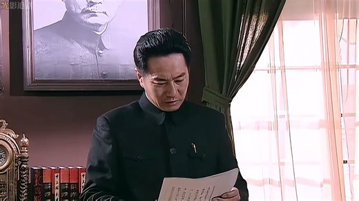 斯蒂庞克男孩冒险下救自己的赛西施，余则成从此走上了潜伏之路