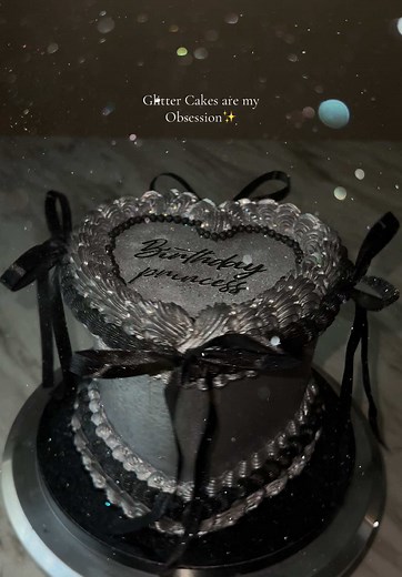 Glitter Cakes: A Shiny Obsession for Cake Lovers✨