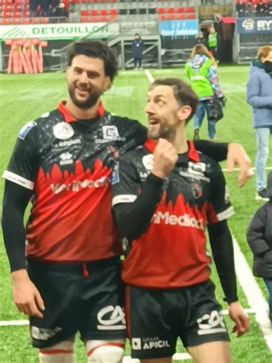 Oyonnax, ma ville ❤️🖤❤️ une ville d'événements et de sport # Stade Charles Mathon à Oyonnax # PROD2 # OYONNAX vs CARCASSONNE # Victoire d'Oyo 33 à 7 ,bonus offensif en prime 🤗# TOUSOYOMEN # Fier d'Oyo # tiktok rugby # tiktok sport professionnel # Clapping de la victoire ❤️🖤❤️