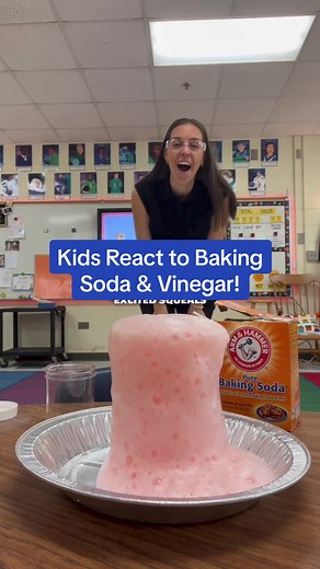 Kids React to Baking Soda & Vinegar! Fun Science Experiment
