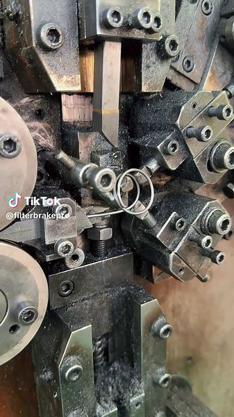 This is the spring of the oil filter, which comes from the factory in China.#factory #autoparts #OilFilter #factorywork #automotive