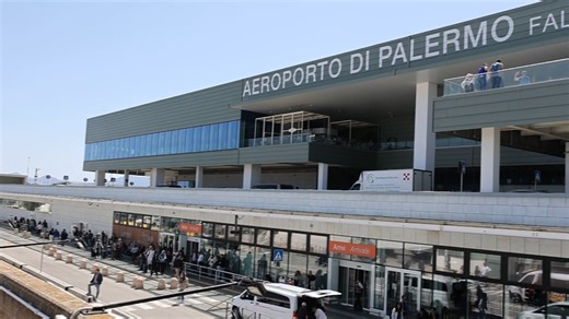 232K views · 2.4K reactions | QUALCOSA NON TORNA NELLA GESTIONE DELLE PULIZIE ALL’AEROPORTO FALCONE E BORSELLINO RISULTANO AFFIDATE A UNA DITTA CON SEDE A TORINO, MA A GESTIRE CONCRETAMENTE IL PERSONALE SAREBBE UN SINDACATO, COMPOSTO DA TRE PERSONE PROVENIENTI DA COMUNI LIMITROFI.SECONDO QUANTO EMERGE, SAREBBERO PROPRIO LORO A FARE IL BELLO E IL CATTIVO TEMPO NELLE ASSUNZIONI, SOLLEVANDO PIÙ DI UN DUBBIO SULLA TRASPARENZA E LA REGOLARITÀ DELLE PROCEDURE. | Telejato | Facebook