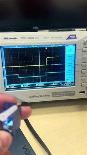 EE402 Lab 9 - Oscilloscope traces for LED and Servo
