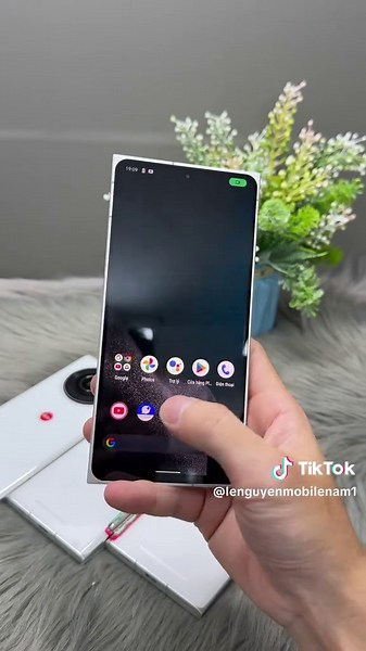 Leica Phone 2: Cấu hình khủng, giá êm