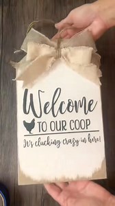 DIY wood sign. I love this wood sign, so cute! 😍 #easycraftsidea #diyhomedecorideas #diycraftsideas #diywoodsign #DIYWoodProjects #craftideas #diyhomedecor #woodsignsdecor | Rusty Roost Designs