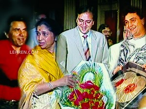 Enjoy this throwback video from the 90s and catch a glimpse of #Bollywood legends coming together under one roof for a little get-together. #BollywoodParty #Celebrations #Party #BollywoodGetTogether #ThrowbackVideo #BollywoodSuperstars #Actors #Dharmendra #Govinda #SunilDutt #AshaBhosle #RishiKapoor #90sParty | Lehren