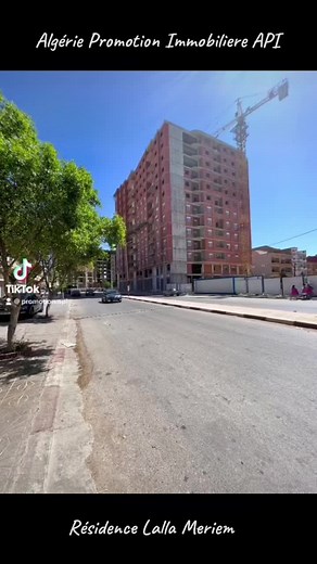 Promotion_immobiliere_API 👑 Résidence Lalla Meriem 👑 La promotion immobilière API vous invite à découvrir la Résidence Lalla Meriem , à Oran. Devenir propriétaire d'un appartement de prestige F2, F3, F4 , est l'un des meilleurs investissement que vous puissiez réaliser dans votre vie. -Equipement et commodité : * Appartement Haut Standing avec Espace de vie Spacieux * Situation Idéal à Oran * Cuisine équipée avec plaque chauffante ,haute . * Radiateur * Sécurité́ H24 * Parking sous-sol 🟥Pour