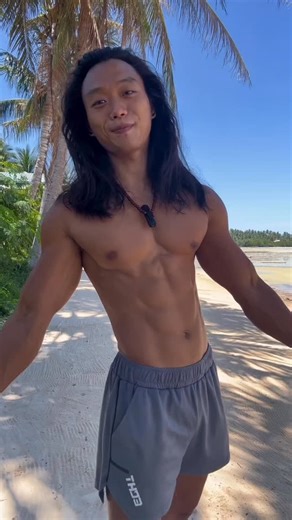 The world sells you powders and tubs. But strength was never built in plastic. Today I break my fast with an orange — seeds, fiber, sunlight packed into flesh. This is the fuel my ancestors thrived on. This is real nourishment. 🌱💪 | Primal Physique