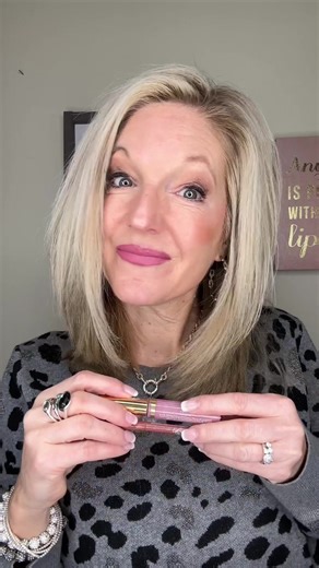 Being over 50 means I don’t need complex makeup application. I love an easy long wearing liner and lip color to give the illusion of larger lips! SeneGence Lip Liner in Rich Umber and Winter Rose Satin LipSense Cream and two of my go to colors! 💋 #over50beauty #lipstick #lipsense #lifeover50 #longwearmakeup