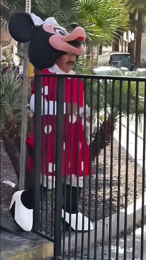 VIRAL MINNIE MOUSE SMOKING VIDEO