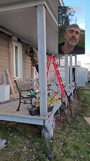 Maison début 20e siècle, notre cliente a retirer seule tout le bran de scie (BRAVO👍 ) et nous, on isole le tout en une journée. Belle job ! | Isolation Éco-concept