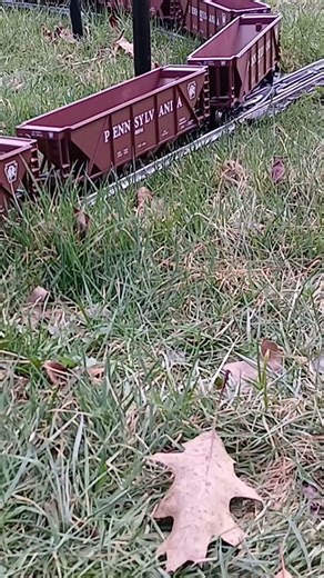 MTH 986 CSX coming outta the siding after dumping load