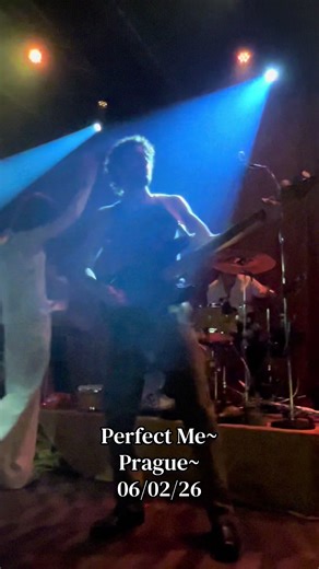 Love this song so much since it came out 🫶🫶Perfect Me~ @Blossoms ~ Prague~ 06/02/26 #blossomsband #perfectme #blossoms #indiemusic #prague