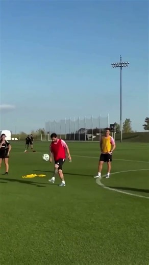 MESSI MAGIC 🐐⚽ | Insane Freestyle Skills | Shorts