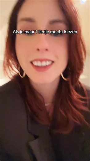 Over precies 2 weken speel ik het voorprogramma van Tessa June in de Luxor Live in Arnhem!! 😍 Omdat de meeste van jullie mij kennen van de badkuipsessies, wil ik er graag eentje live doen! Welke zal ik spelen? 🎤 Laat het me weten in de comments! 🙌🏻✨ | Amanda van den Hil