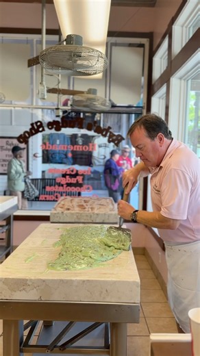 Why is Mackinac Island Famous for Fudge?!