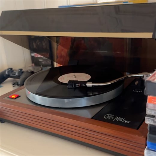 Ruby Granger 🍂 on Instagram: "Christmas 2025 🤍"