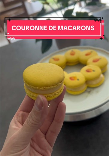 Après la couronne de choux, la couronne de macarons au citron 🍋 Qui veut la recette ? #recette #macarons #macaron #citron #recettefacile