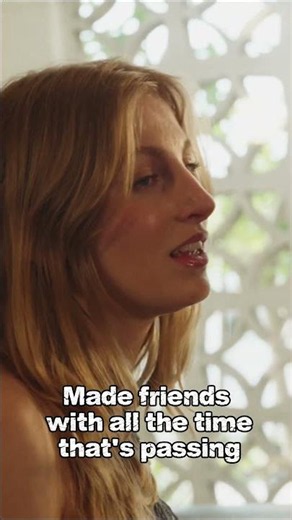 Elysia Biro sings Gentleman Blue in an intimate live session