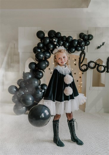 Kids Clown Cape & Hat, Black Velvet Halloween Costume for Girls and Boys, Vintage Circus Clown Outfit, Timeless Kids Halloween Costume - Etsy UK