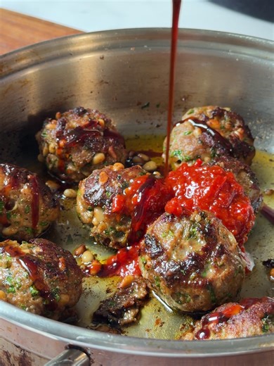 Spicy lamb meatballs with a harissa dressing, courgette tzatziki & herb salad. It's feeling like Spring is in the air, so it's time to do something minty with the sheepy! Hope you enjoy making it. INGREDIENTS 2 courgette 350g Greek yoghurt 1-2 Garlic cloves grated 2 tbsp EVOO Big handful of chopped dill & mint Lemon zest 400g Lamb mince 1 tsp ground cumin 1 tsp paprika 1 tsp ground coriander 2 tbsp yoghurt & 2 tbsp bread crumbs handful chopped parsley 1 clove grated garlic 2 tbsp toasted pine nu
