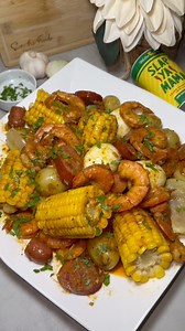 Yall READY for this Cajun Shrimp boil recipe video drop? #seafoodboil #shrimprecipes #cajunseasoning #cajunsauce | Suri the Foodie