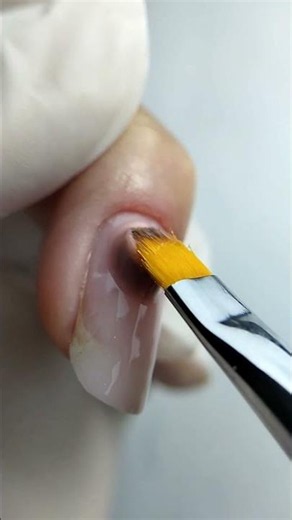 Uñas naturales con gel camuflaje y francesa 🤍