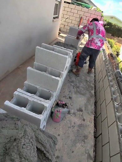 Laying cmu Block with two trowels in Hawaii #hawaii #pov #masonry #blocklaying #bricklaying