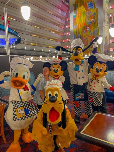 Getting to say goodbye to Mickey and his friends one last time was one of the most magical moments on my program🥹 Forever wishing I could go back to the parks and make magic again✨💫 @Disney Parks UK @Disney Parks #mickey #disneyworld #fyp #memories #florida