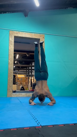 55 reactions · 3 comments | Tiger bend 露‍♂️亮 . . . #tigerbend #motivation #inspiration #workout #calisthenics #handstand #exercise | Pavel Paul Sadvar | Facebook