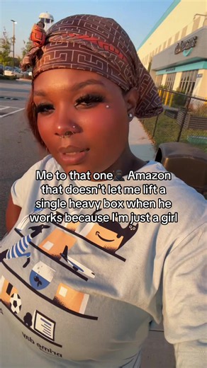 Amazon warehouse relatable moment: when coworkers won't let you lift heavy boxes