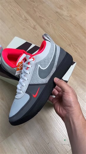 id4shoes on Instagram: "Nike Book 1 95 EP ‘Solar Red’ Style Code: IR0839-001 Nickname: Solar Red Inspired by the classic Air Max line, the Book 1 “Solar Red” features the signature gradient design of the Air Max 95—marking the second Air Book 1 colorway to pay tribute to the iconic silhouette, following the earlier “Neon” release. The tongue retains the Air Max logo, further emphasizing the connection between the two designs. As for Devin Booker’s next chapter, his second signature sneaker is no