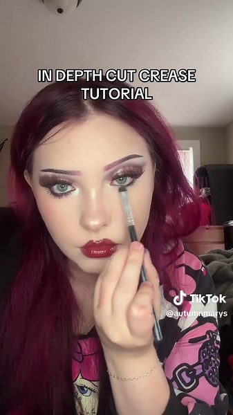 autumn (@autumnmarys)’s video of Cut Crease Tutorial