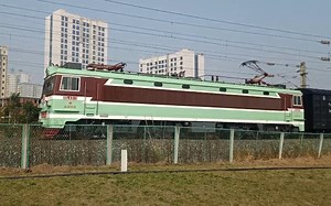 2022.2.15成局西段SS3-4511下行货列通过成昆货绕龙潭水乡去十陵