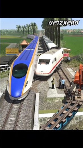 High Speed Train Hits Taksaka asIt Switches Tracks #shorts #keretaapi #train #automobile