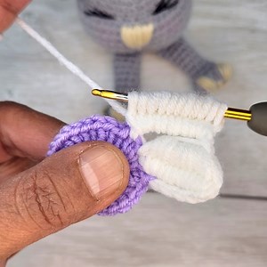 2.7K views · 63 reactions | Wow..‼️ Super Easy Crochet Flowers making For Beginners *Online Tutorial * #crocheting #design #wool #heart #knit #yarn #handmade #knitting | Knitting Fashion | Facebook