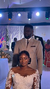 MC’s sneaky game! 😂 Bride Eno-Obong closes her eyes, groom Iboro steals a kiss, but she wasn’t fooled! 🤣 Told it was a groomsman, she just smiled and claimed ‘it’s the husband’ 👏💕 #4Ever&A-Day2025 Bride: @eny_umana Groom: @mistah_ib Planning & coordination: @buttereventz Chef @Wizzilicious Mc: @mc_young005 Decoration: @red_pearls_event Event center: @madisonbyswanky #gadifitundeednut #mazitundeednut #wedding #weddingames #ibomweddings #akwaibomweddings #viralwedding #trendingwedding #explore