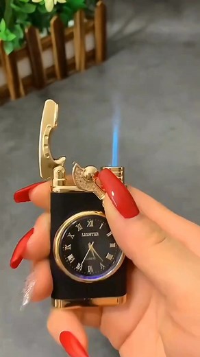 Urodziny, Święta, Dzień Chłopaka? Każda okazja jest dobra!  Zapalniczka Żarowa z Zegarkiem to gotowy zestaw prezentowy, który zachwyci każdego faceta.  Sprawdź ofertę i podaruj styl w praktycznej formie! https://wygodnymarket.pl/shop-2/ekskluzywny-zestaw-prezentowy-zapalniczka-zarowa-i-zegarek-z-podswietlana-tarcza/ | WygodnyMarket.pl | Facebook