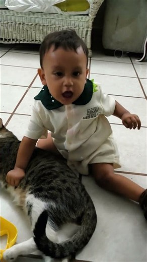 Ramonsito abriendo todos sus regalos en compañía de caralampio #cumpleaños #1año