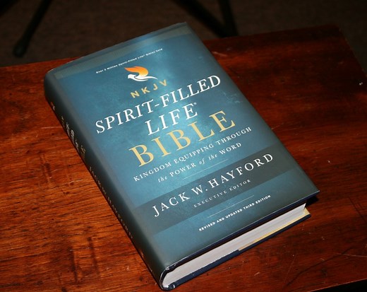 NKJV Spirit-Filled Life Bible Review - Bible Buying Guide