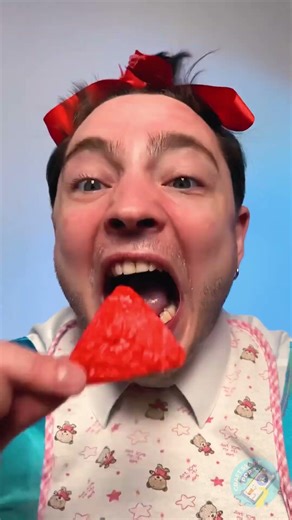 POV: YOUR SNACK BAG JUST BECAME A STYLISH BOWL 📉😱 #Shorts