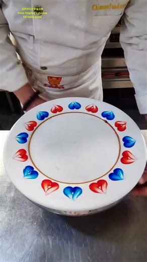 Duan Tingtings sharing of fancy pasta on Instagram: "Masterful tutorial video on how to decorate plates with jam #Magnetic All-in-One Project #Painting Part 514"