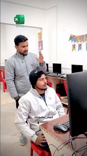 How to Insert a New Column in Excel quickly 💻📊 #shorts