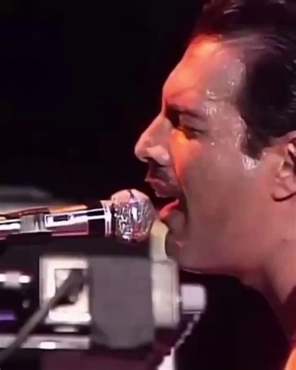 Freddie sang live much better than many other singers, even those with meticulously produced and studio-processed recordings.