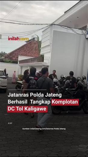 Tim Jatanras Polda Jawa Tengah berhasil meringkus enam orang Debt Collector (DC) atau Mata Elang (Matel), pada Selasa (24/2/2026). Penangkapan dilakukan di salah satu kantor layanan pembiayaan, Woori Finance, di daerah Karangtempel, Kecamatan Semarang Timur. Kabid Humas Polda Jateng, Kombes Pol Artanto, menjelaskan bahwa para DC beraksi di exit Tol Kaligawe, Kota Semarang, pada Sabtu, 7 Februari lalu. Saat itu, mobil rental yang dikendarai korban bersama teman-temannya dihadang oleh debt collect