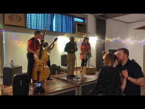 Al Anderson performs 'What Are You Doing New Years Eve'