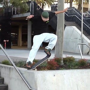 A few Shaun Paul bangers from Tully West’s latest Melbourne masterpiece ‘Crimson & Clover’ playing now on our blog! www.welcomeleeds.com/blog @_shaunpaul 📹: @tullywest #shaunpaul #crimsonandclover #welcomeskatestore | Welcome Skate Store